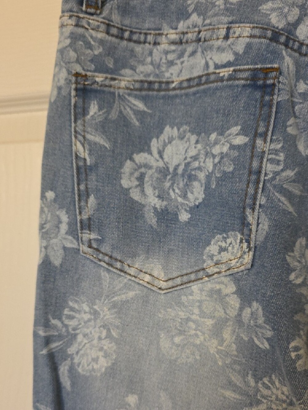 Cali 1850 NEW Floral Print Wide-Leg Jeans - Light Blue/White Flowers - Picture 7 of 7